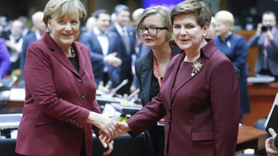 Angela Merkel i Beata Szydło – skandal na modowych salonach