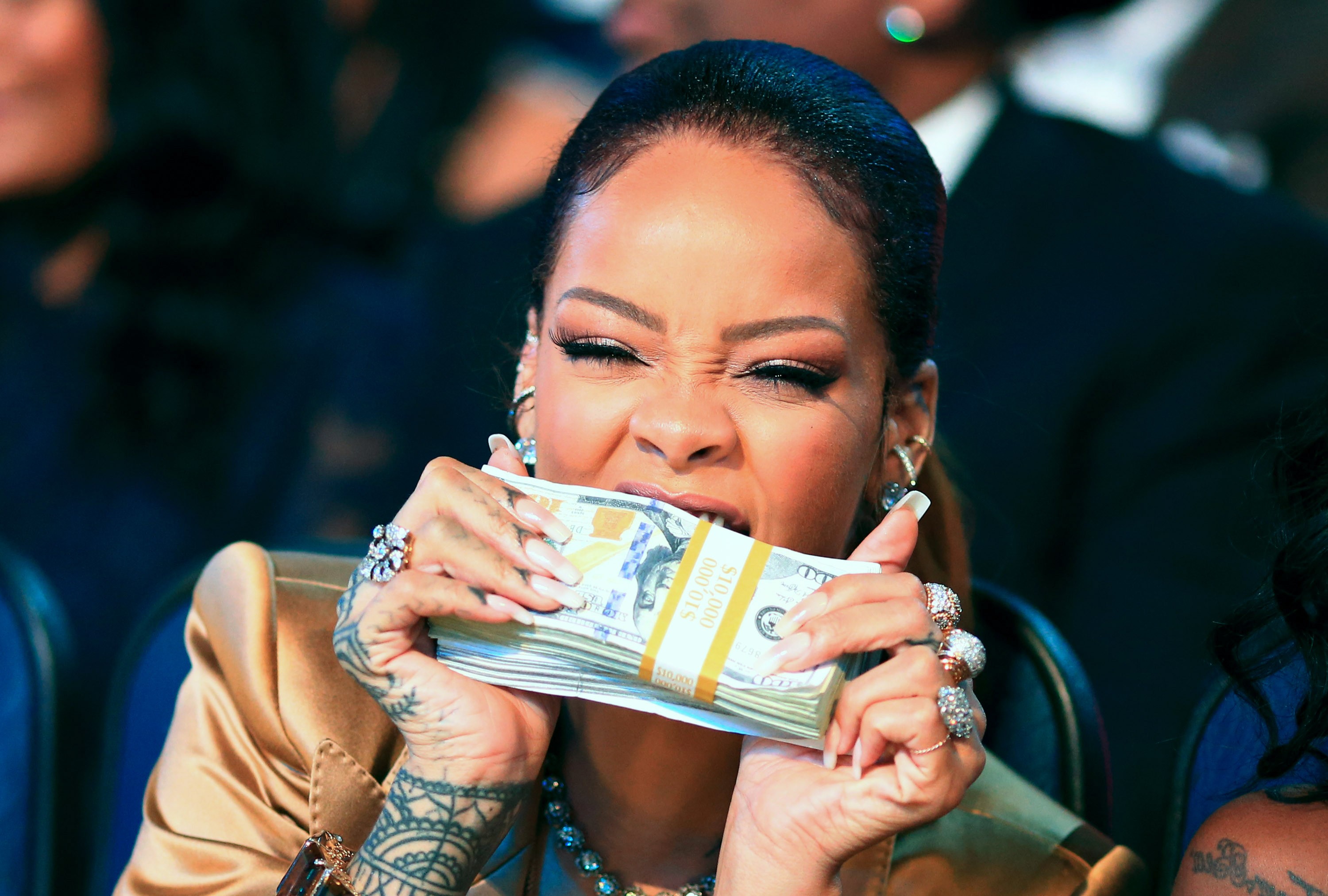 Rihanna sprzeda wszystko