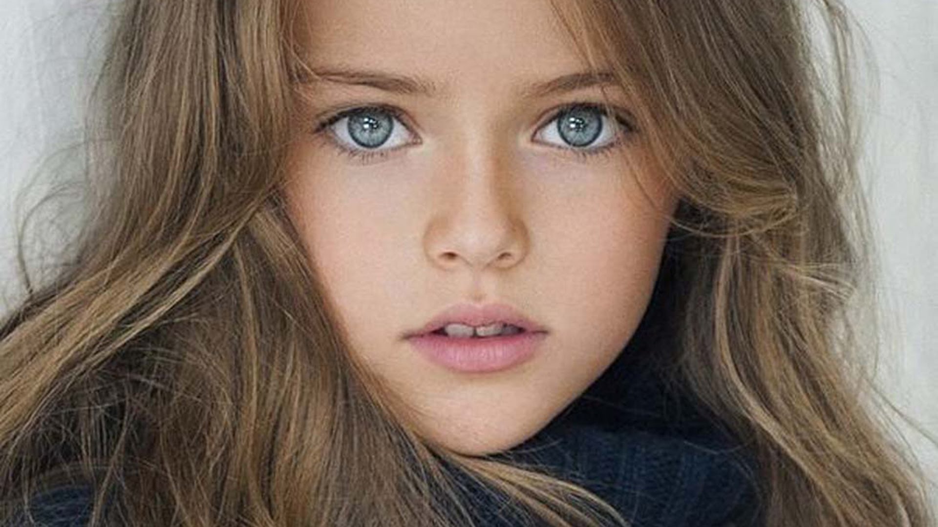 10-letnia modelka podpisała kontrakt z agencją modelek. Zbyt młoda?