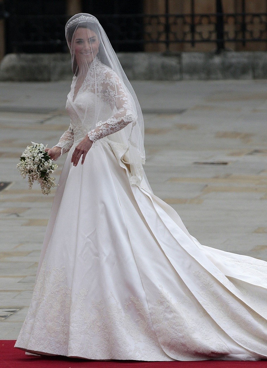Czy dom mody Alexandra McQueena splagiatował suknię ślubną księżnej Kate? Jest pozew