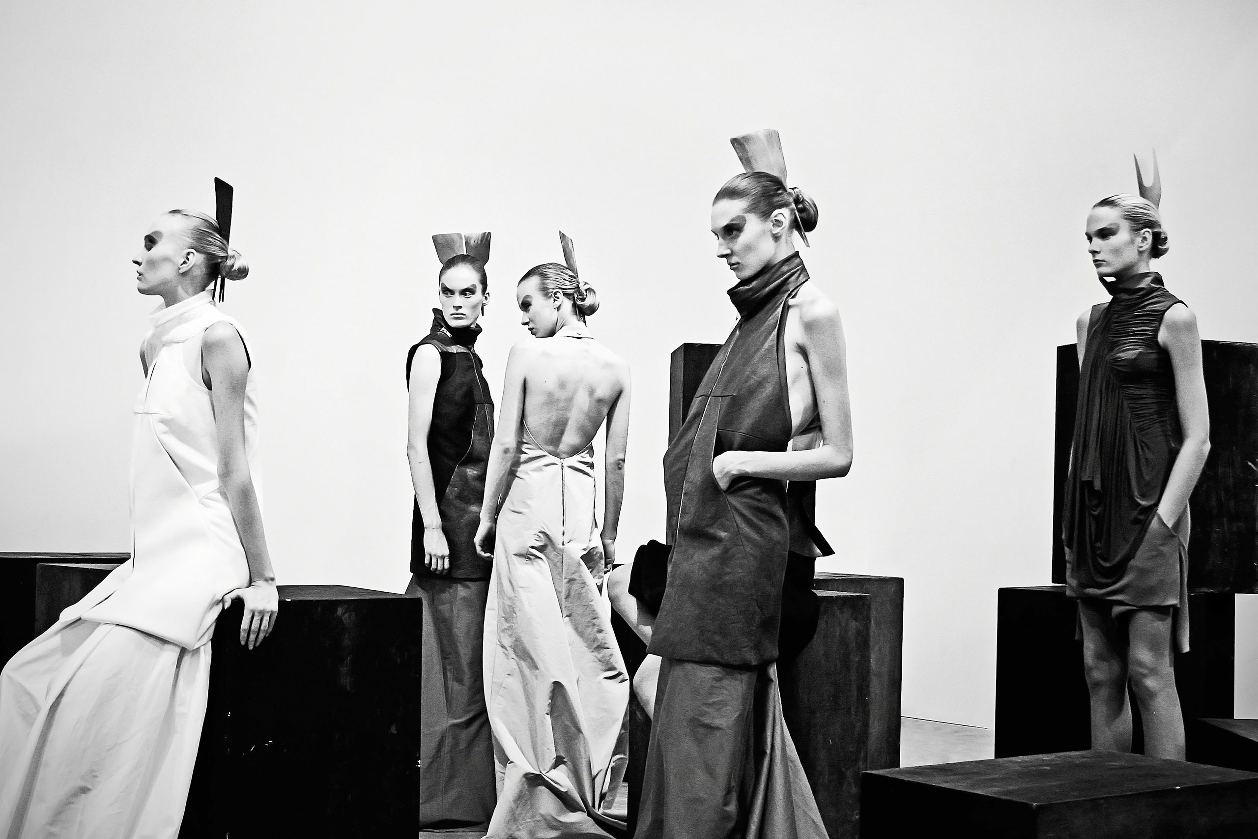 p2_haute_a_porter_filep_motwary_modemuseum_hasselt_rick_owens_ss_2011_clement_louis_yatzer 6/7 