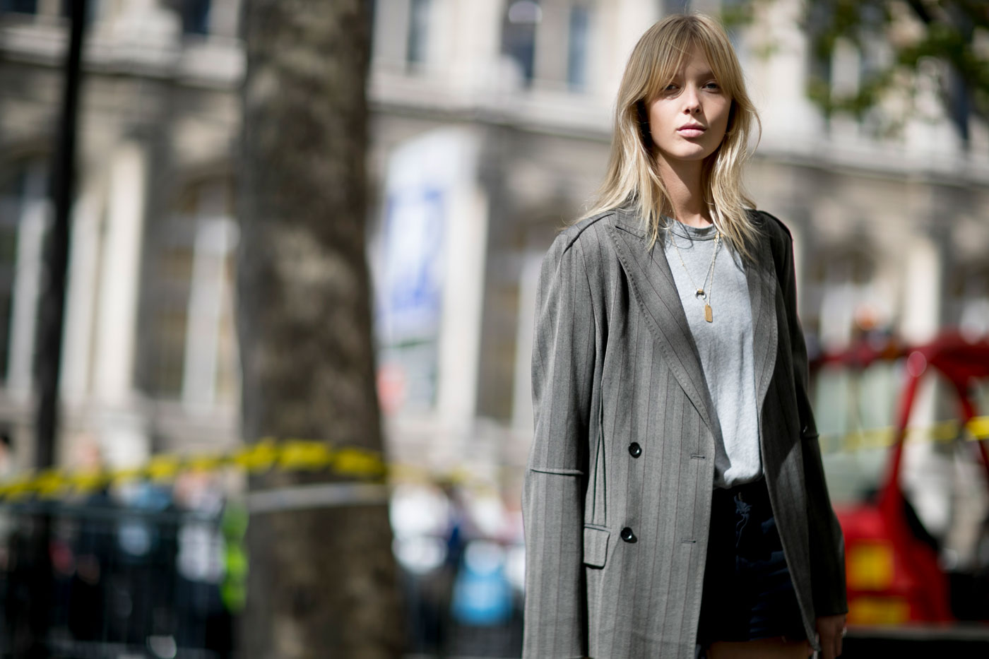 Street style: modelki podczas tygodnia mody w Paryżu wiosna-lato 2017