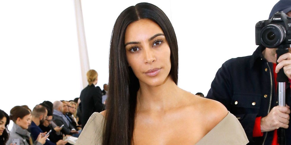 Kim Kardashian bez makijażu na pokazie Balenciagi w Paryżu