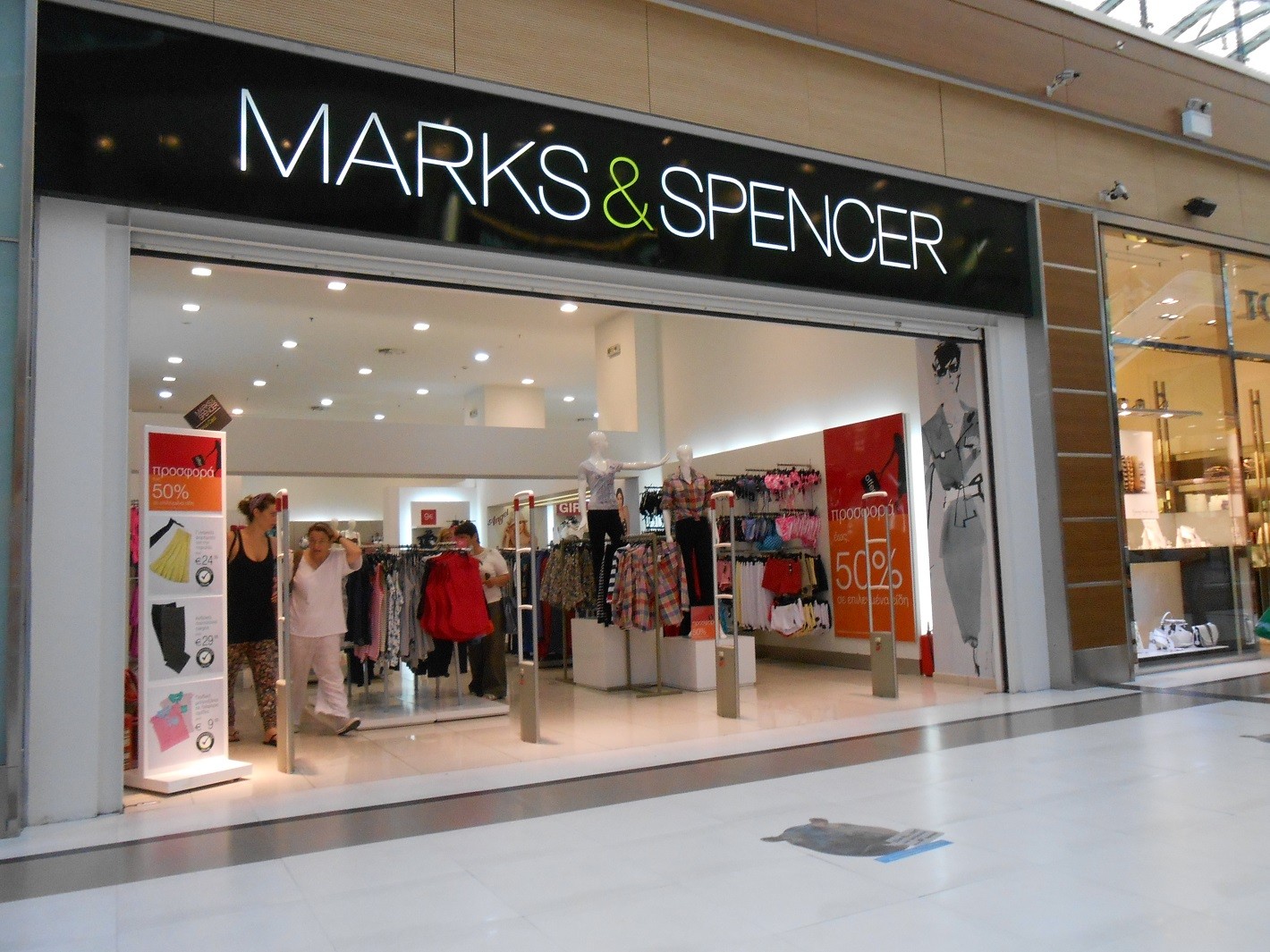 Marks & Spencer wycofuje się z Polski!