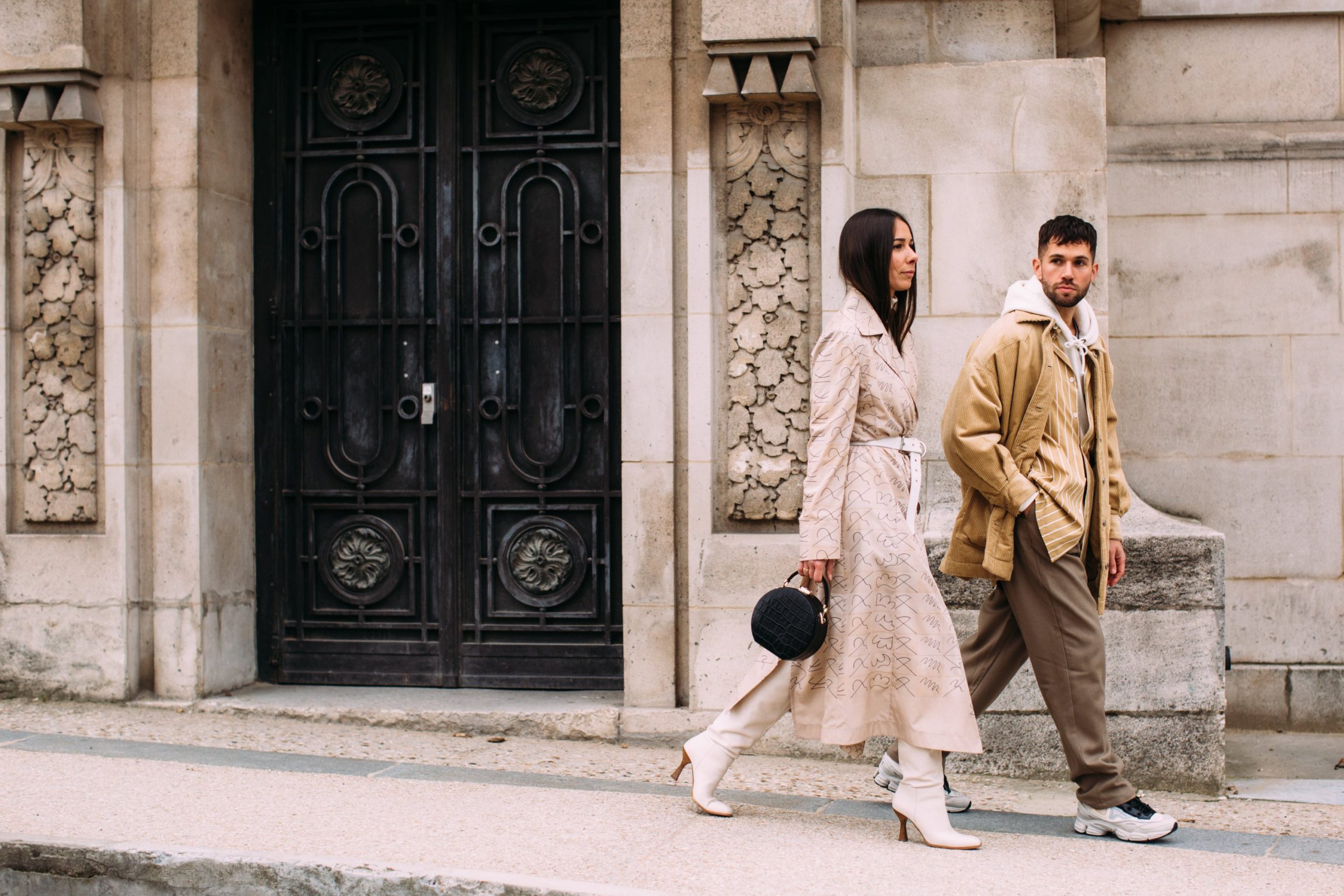Street fashion z tygodnia mody w Paryżu