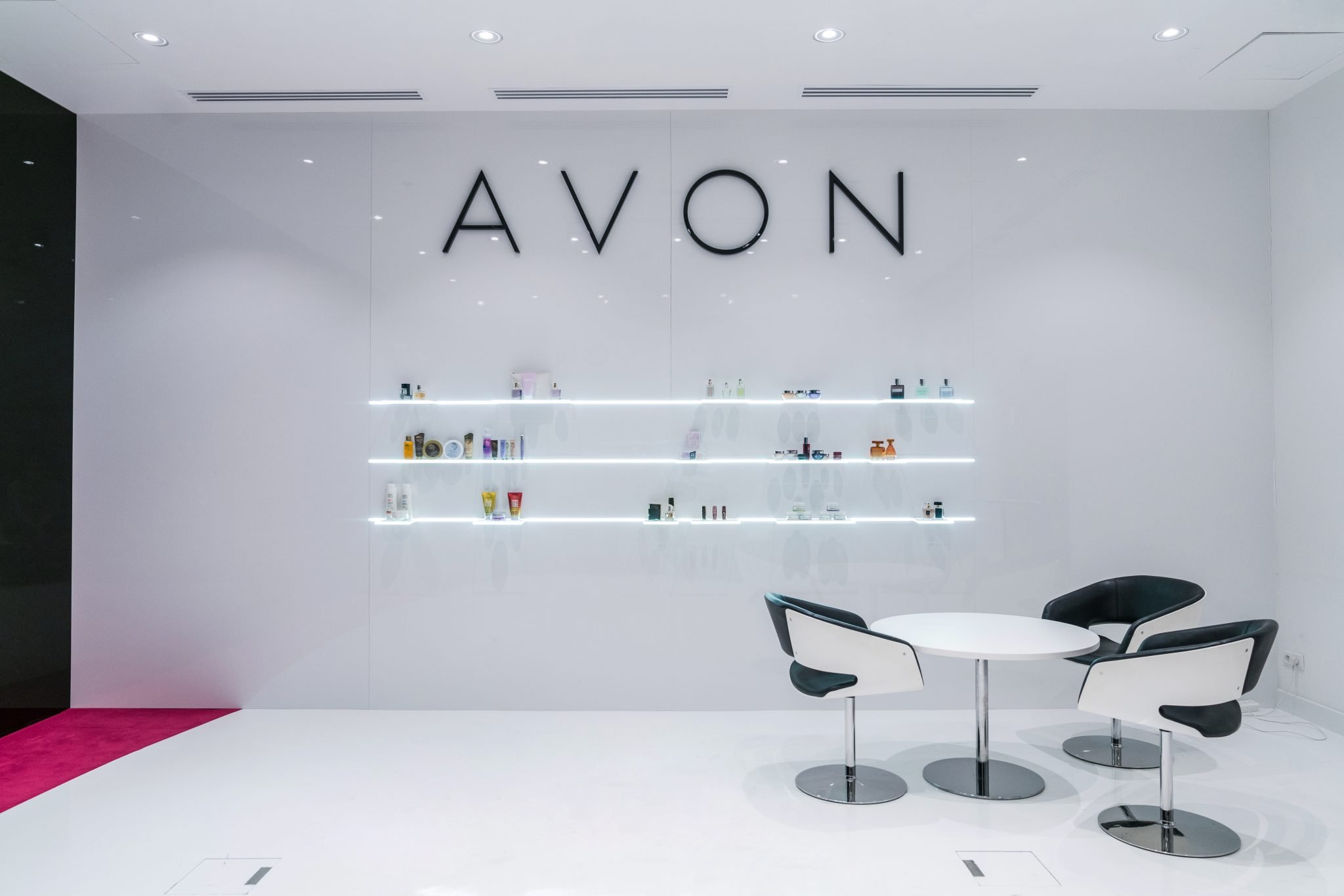 Avon zmienia logo na przekór trendom na rynku