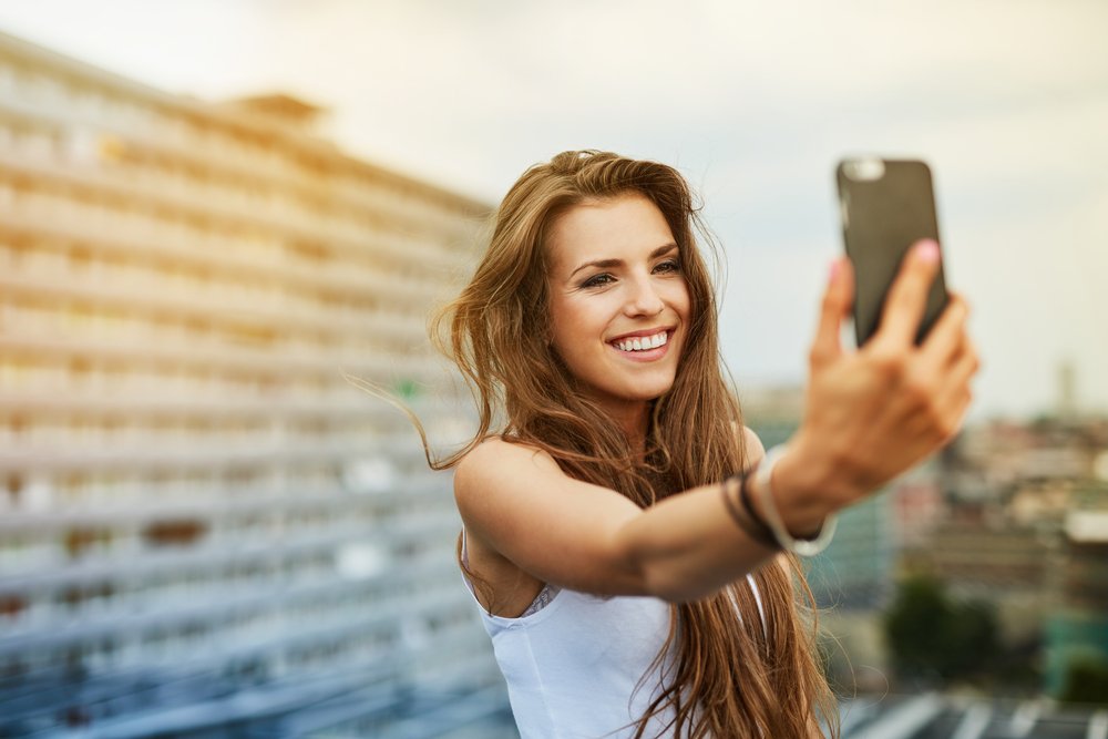 Aplikacje, które pomogą Wam zrobić idealne selfie!