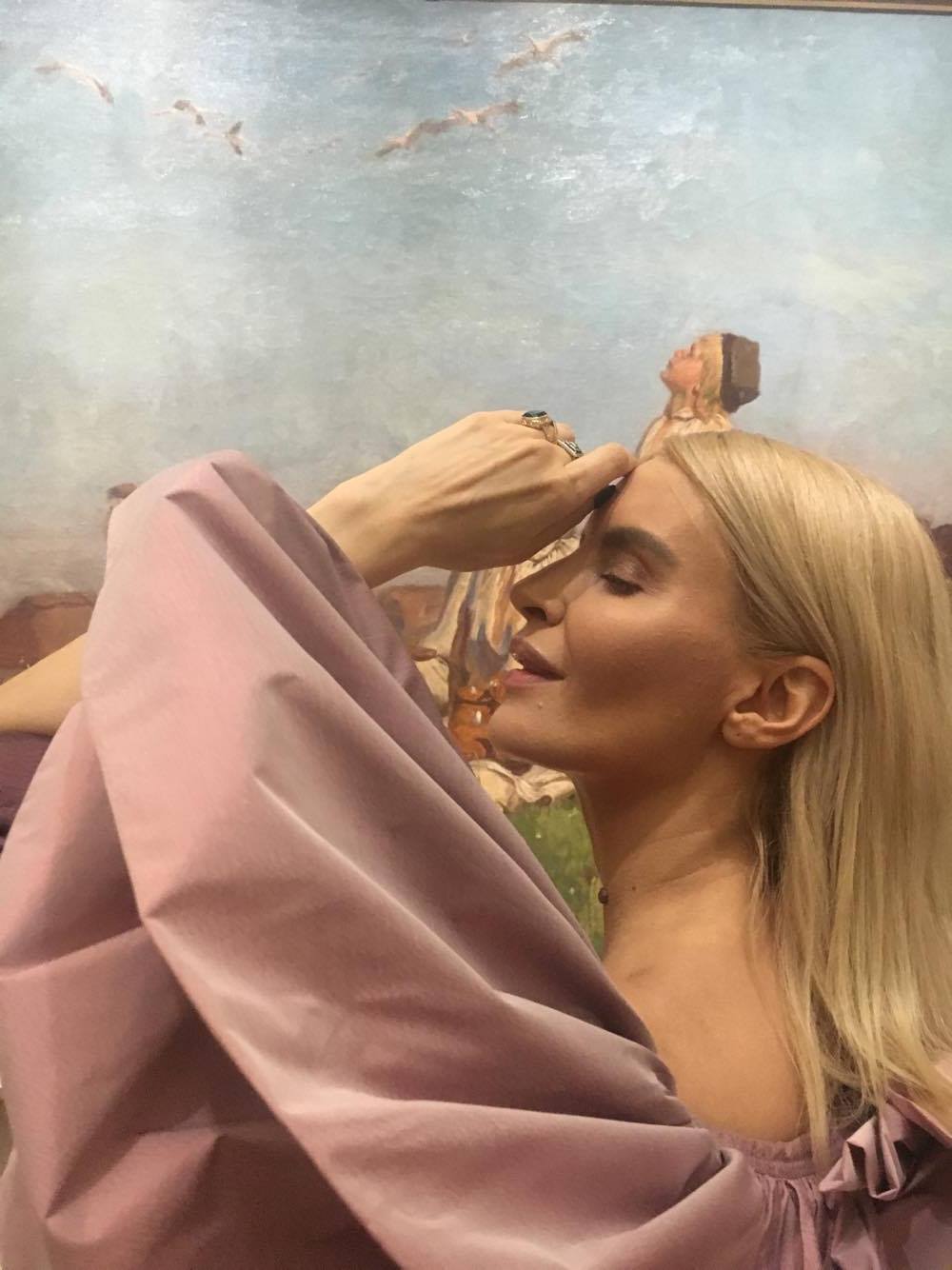TYLKO U NAS: Joanna Horodyńska w zachwycającej kreacji MMC na balu „Spragnieni piękna”