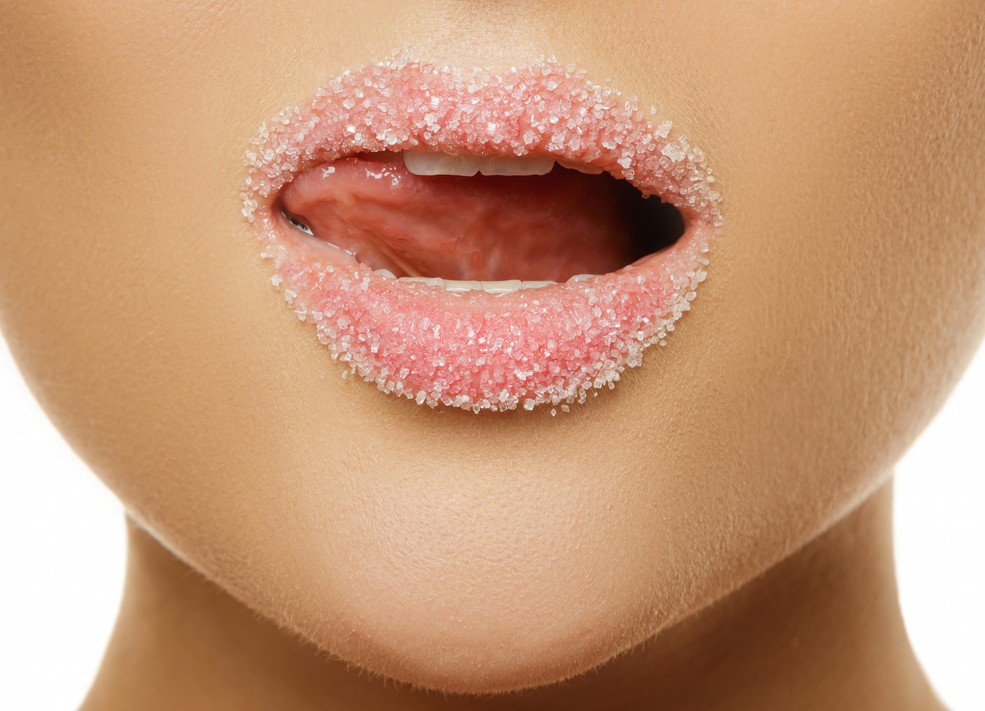 Jak przy pomocy samodzielnie przygotowanych peelingów zadbać o piękny wygląd ust?