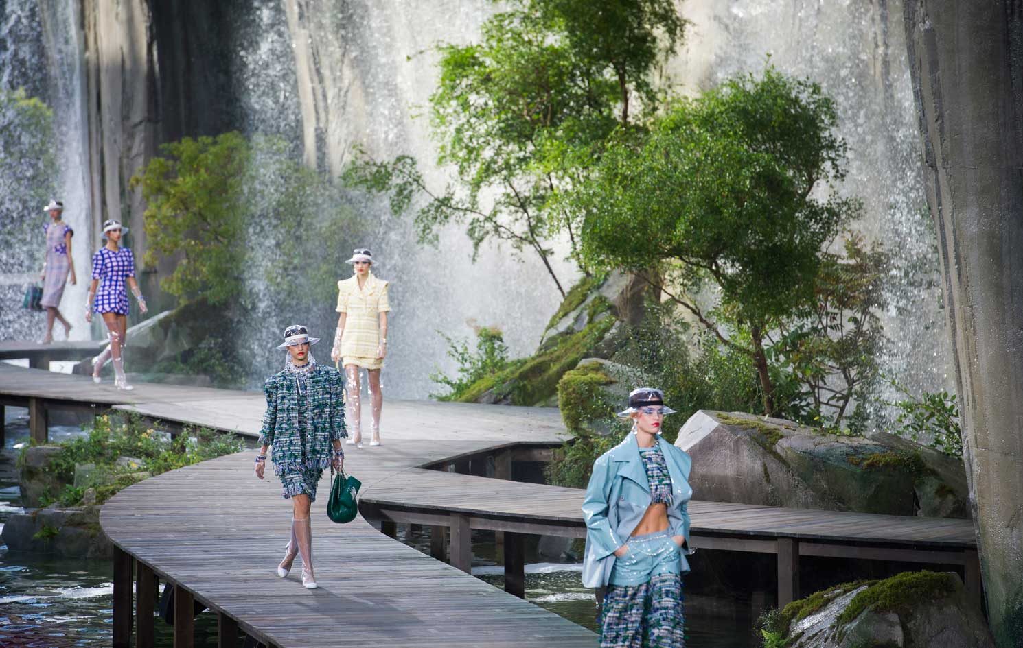 Wodospad i powrót do lat 60., czyli pokaz Chanel wiosna-lato 2018