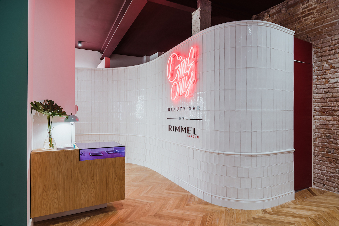 Pierwszy na świecie, stacjonarny beauty bar marki Rimmel już otwarty!