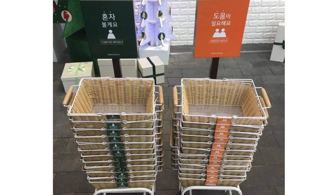 Sklep w Korei wprowadził koszyki, które „mówią” za jego klientów