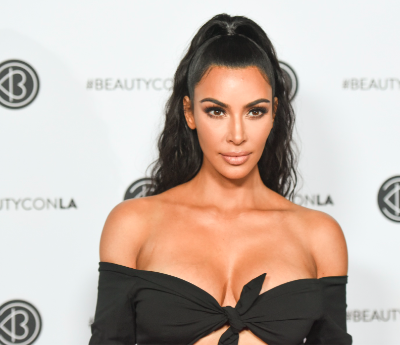 Przeglądamy urodzinową kolekcję kosmetyków Kim Kardashian!