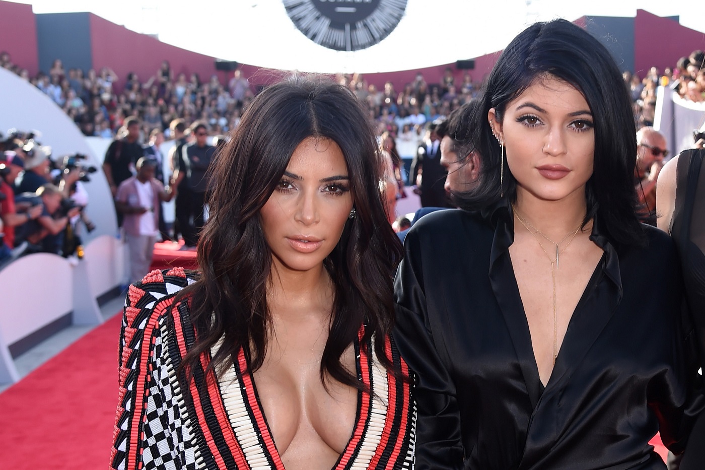 Hot news: Kylie Jenner i Kim Kardashian stworzą wspólnie linię kosmetyków