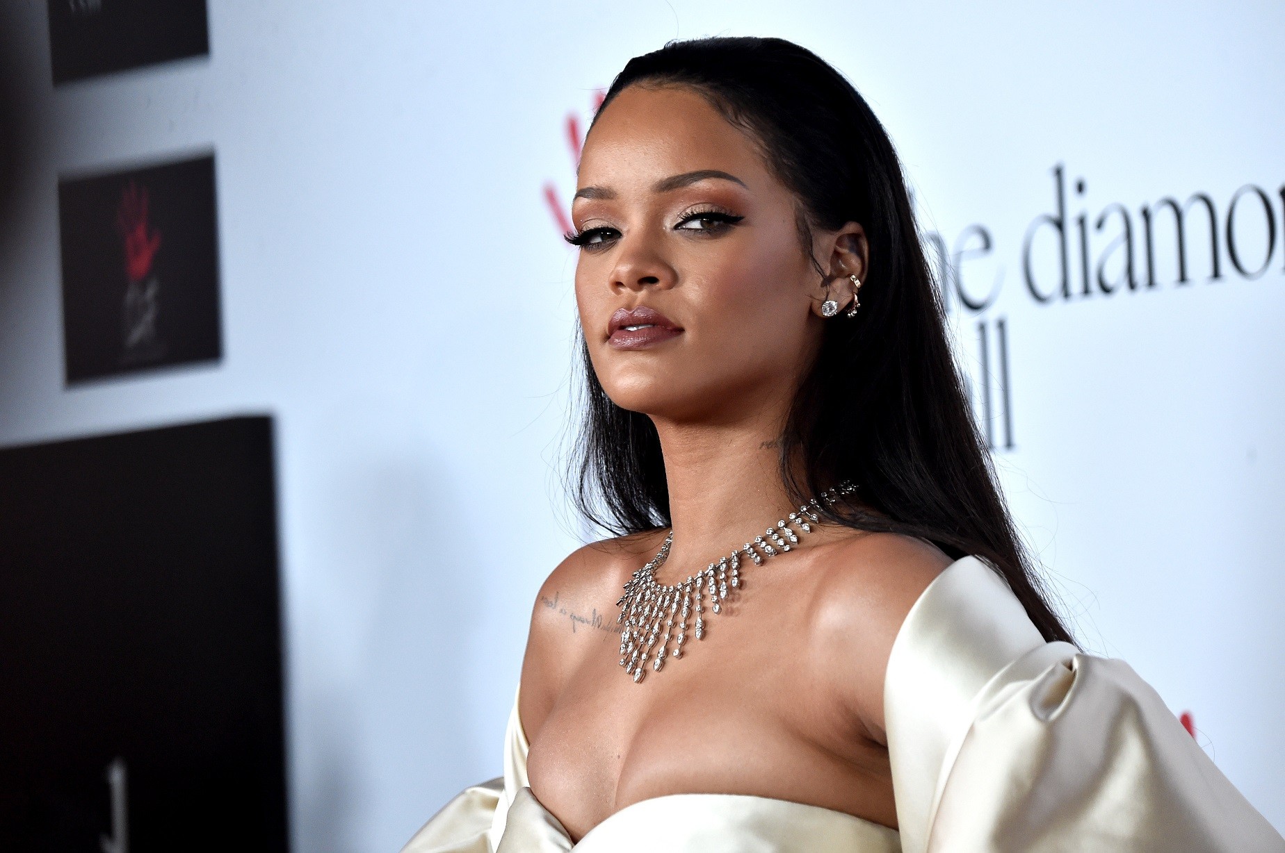 Rihanna zapowiedziała swoją linię kosmetyków, po czym… usunęła jej konto na Instagramie