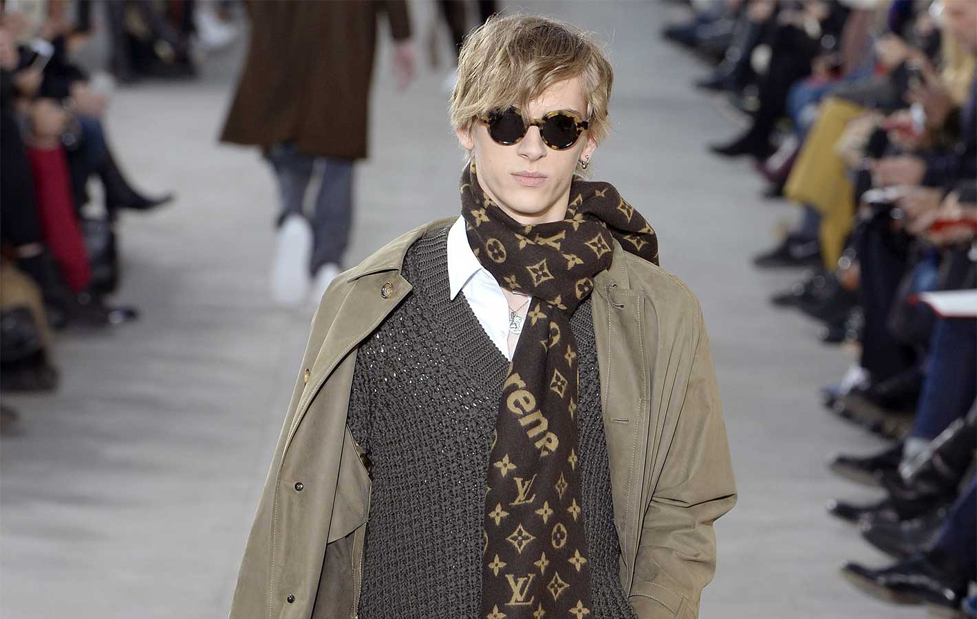 Dominik Sadoch, model Louis Vuitton, zdradza nam swoje ulubione elementy kolekcji domu mody i Supreme