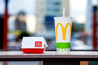 McDonald’s rezygnuje z plastikowych słomek