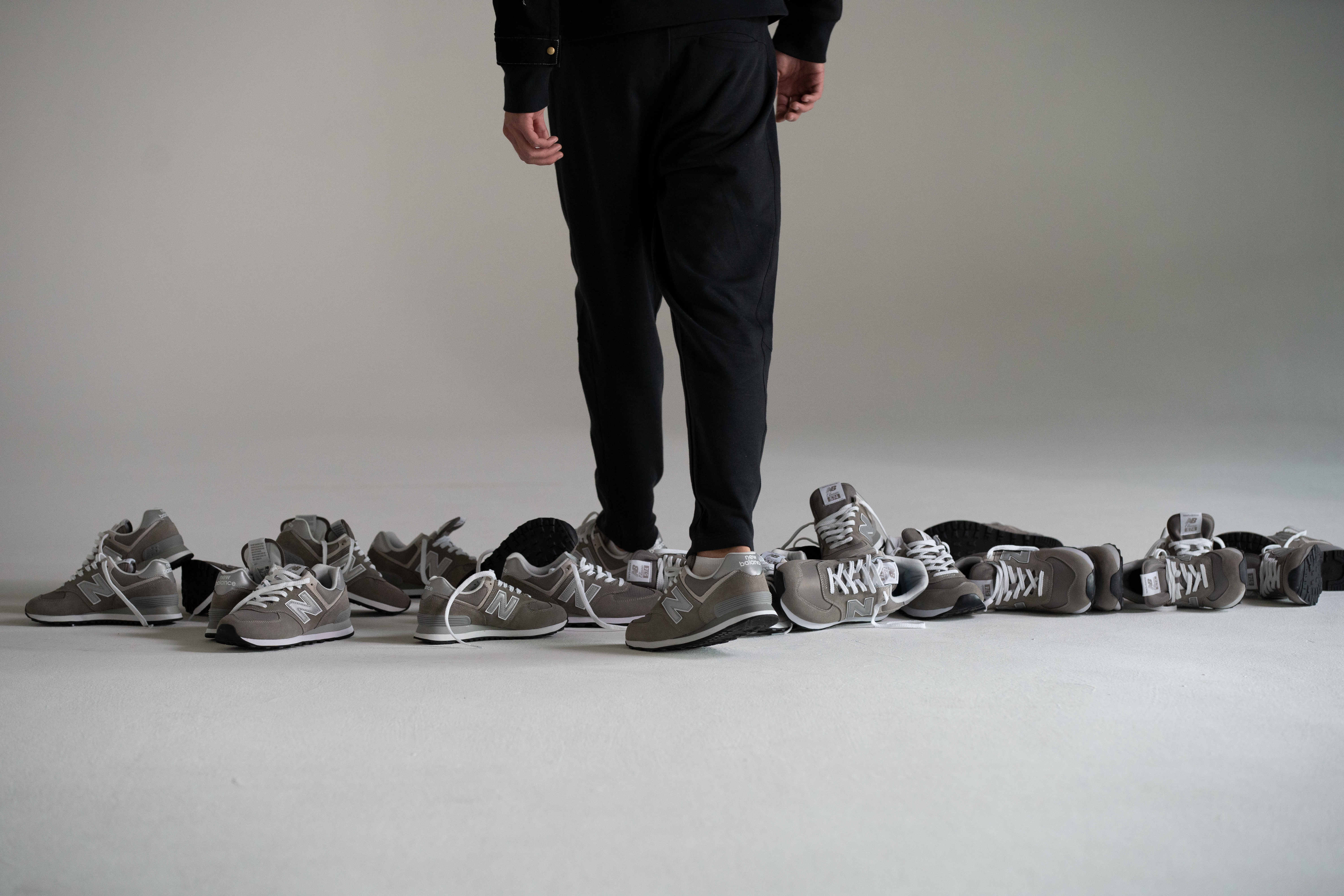 New Balance świętuje Grey Day w hołdzie swoim ikonicznym modelom obuwia w kolorze szarym