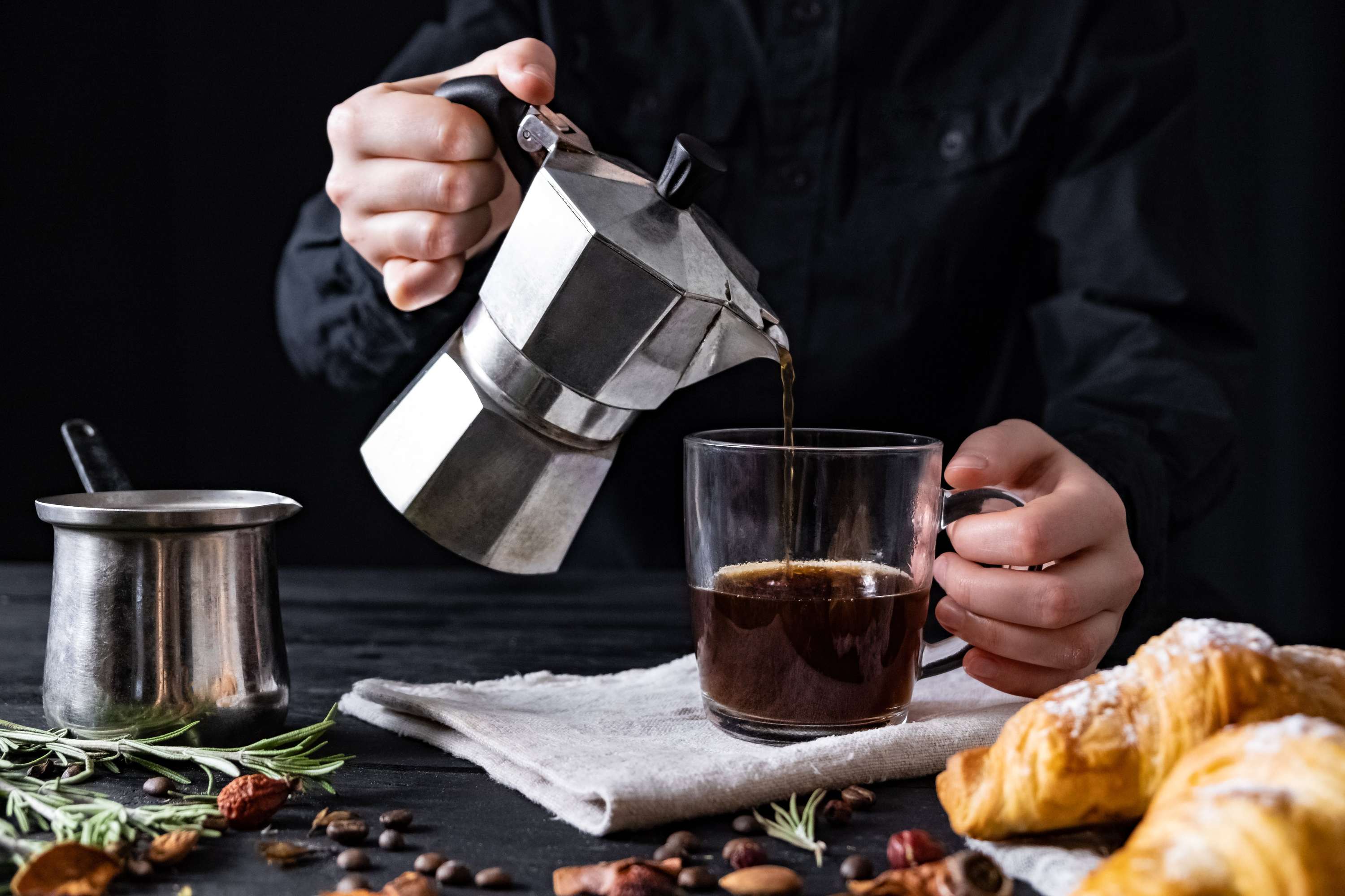 Kawiarka – jak wybrać i jak parzyć w niej kawę?