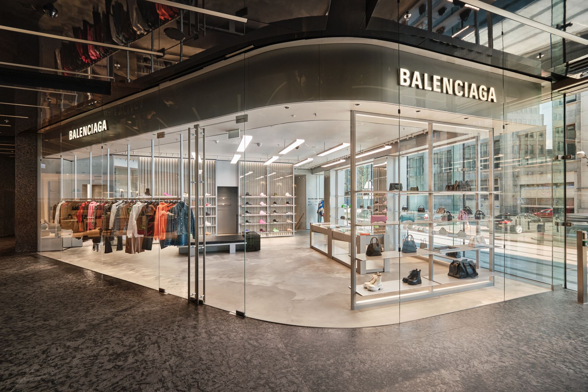Balenciaga otworzyła swój pierwszy butik w Polsce