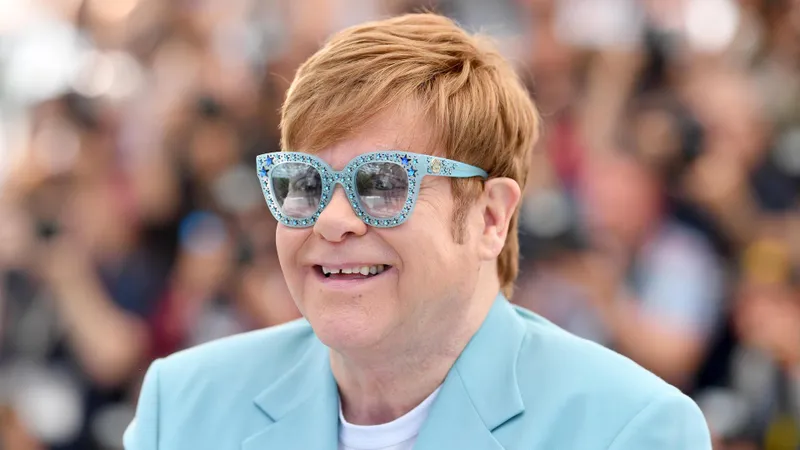 Pierwsza kolekcja okularów Eltona Johna