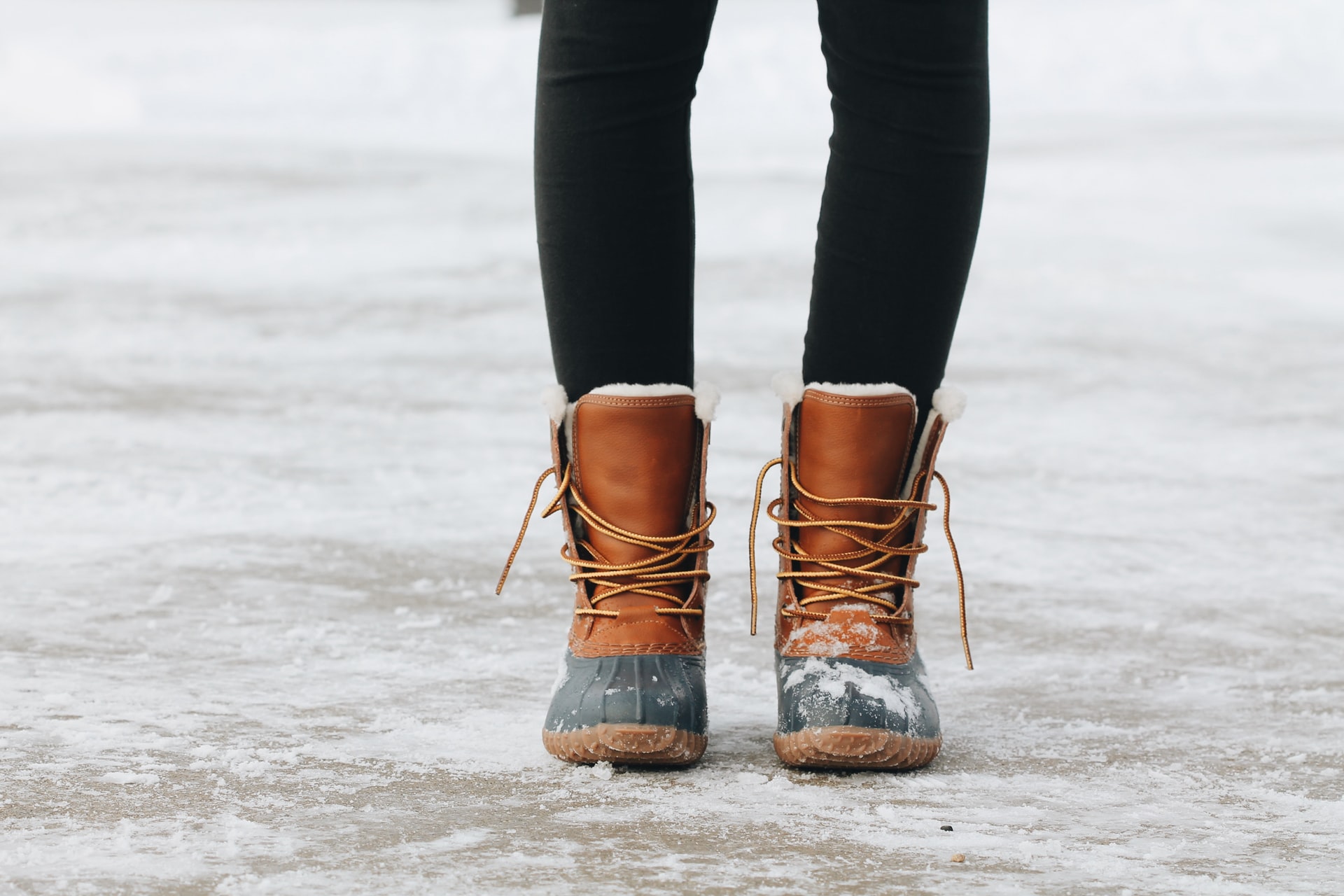 Najmodniejsze kolory butów zimowych damskich. Co ciekawego w tym sezonie?