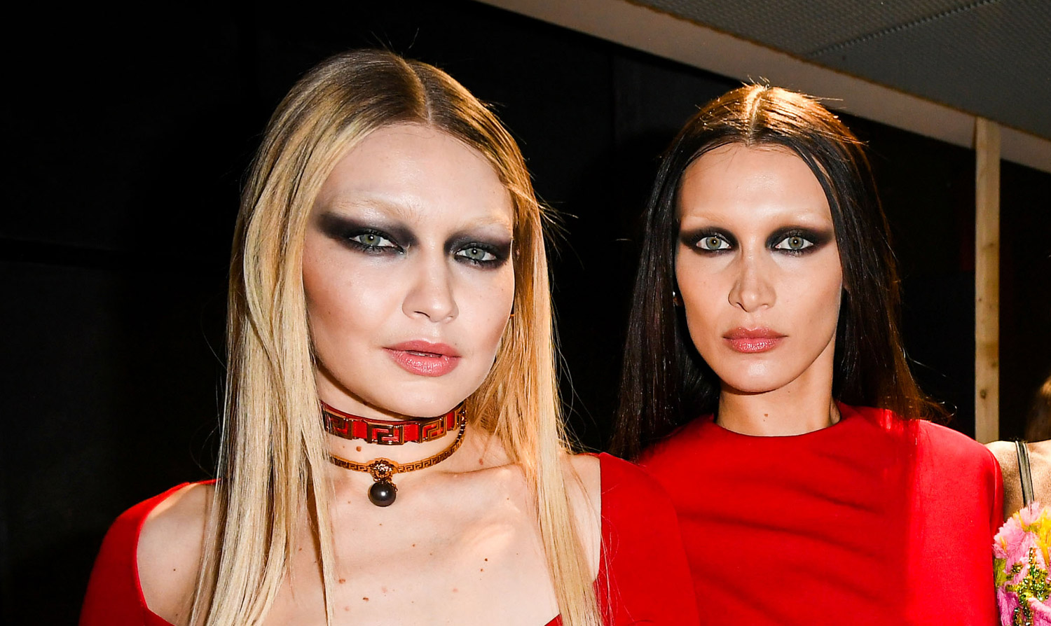 Bella i Gigi Hadid jak bliźniaczki na wybiegu Versace