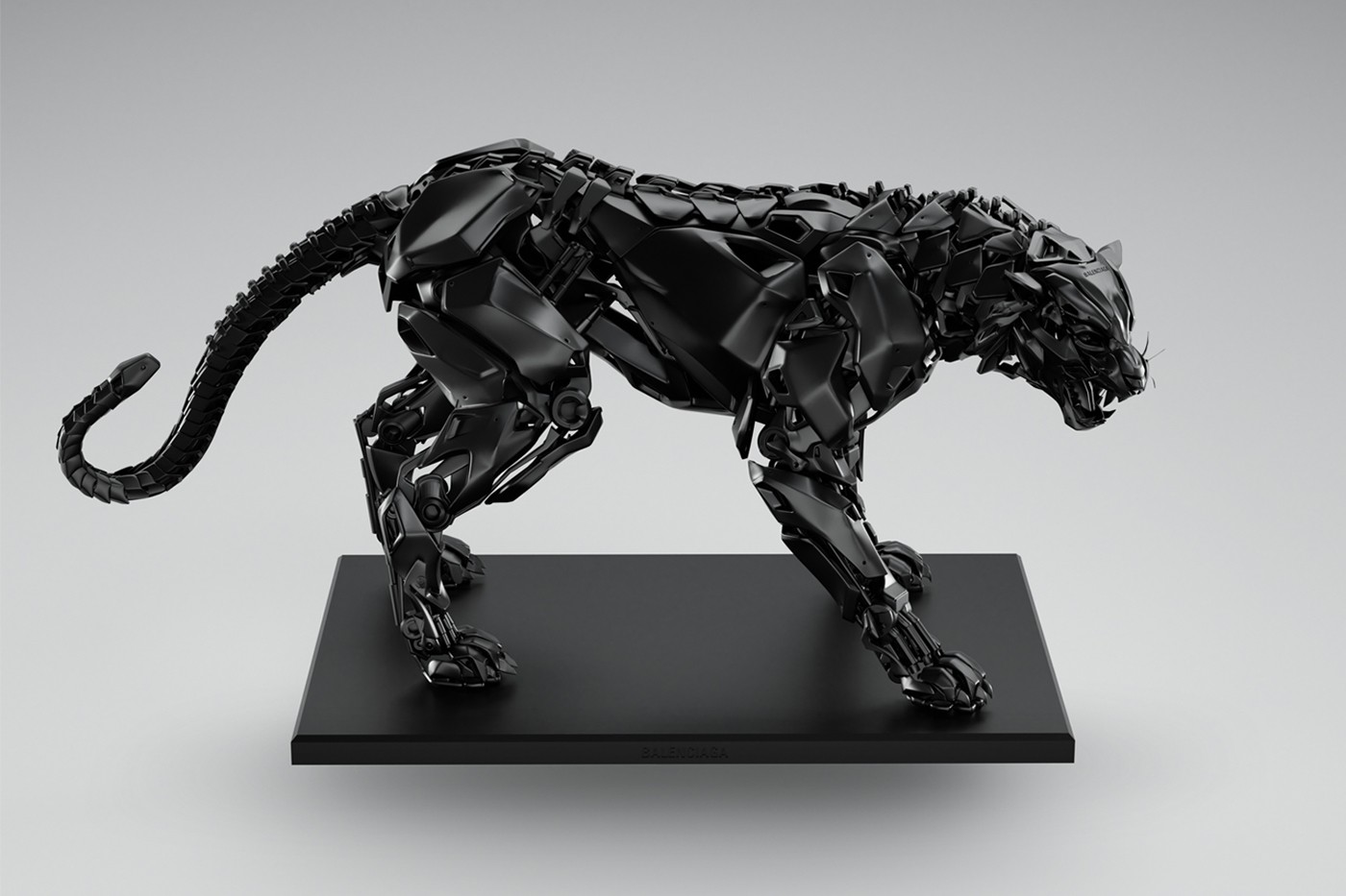 Najnowszy „obiekt” Balenciagi to mechaniczna rzeźba tygrysa