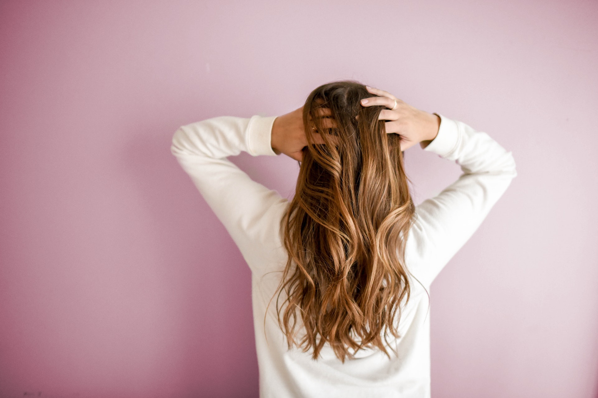 Ten jeden składnik sprawi, że Twoje włosy będą lśnić! Marrocan oil – co to jest i dlaczego go potrzebujesz?