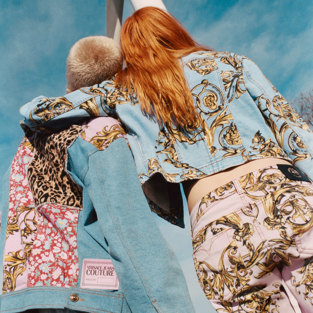 Kampania Versace Jeans Couture SS22 to mocna dawka nostalgii