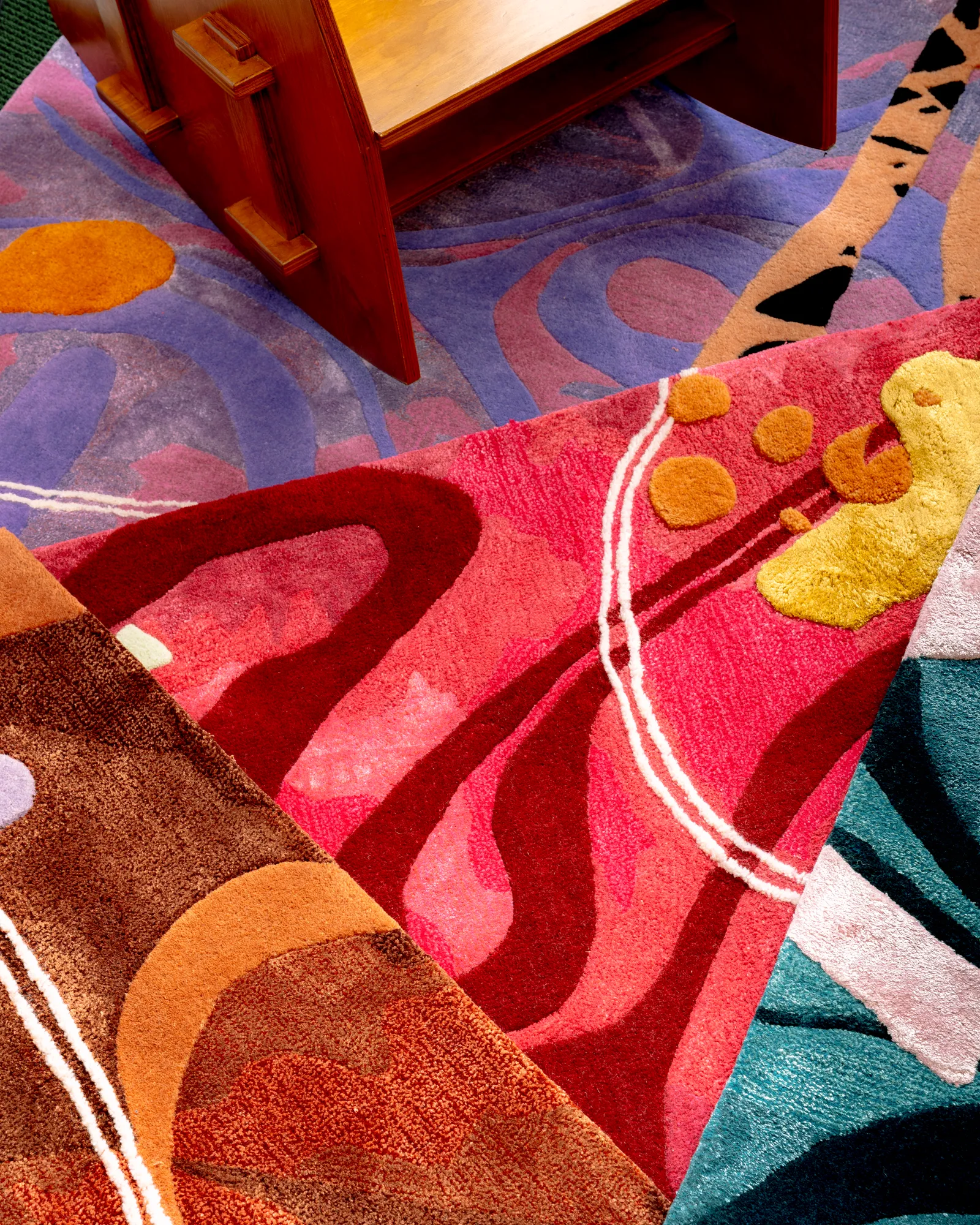 Gossamer łączy siły z Alex Proba, aby stworzyć kolekcję oszałamiających dywanów