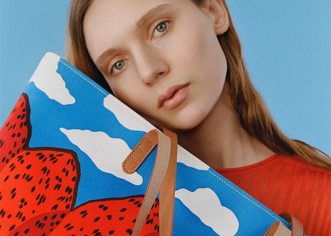 Marimekko x Mansur Gavriel zaprojektowali zabawne torebki na lato