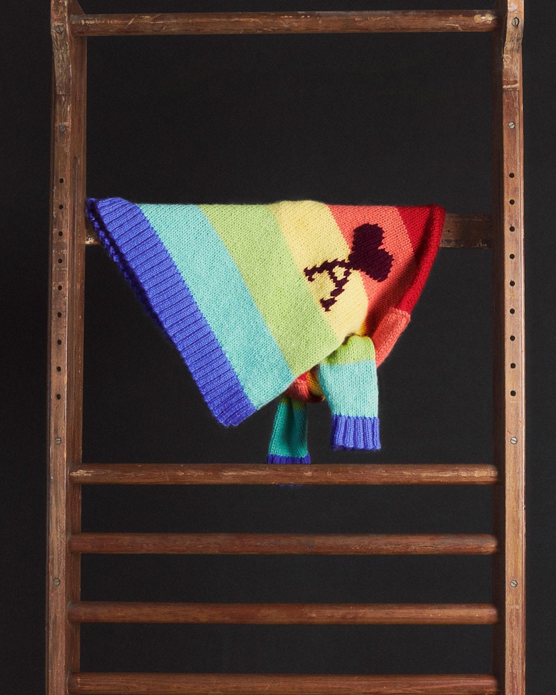 Tom Daley zrobił na drutach swetry związane z Pride Month dla Ami Paris
