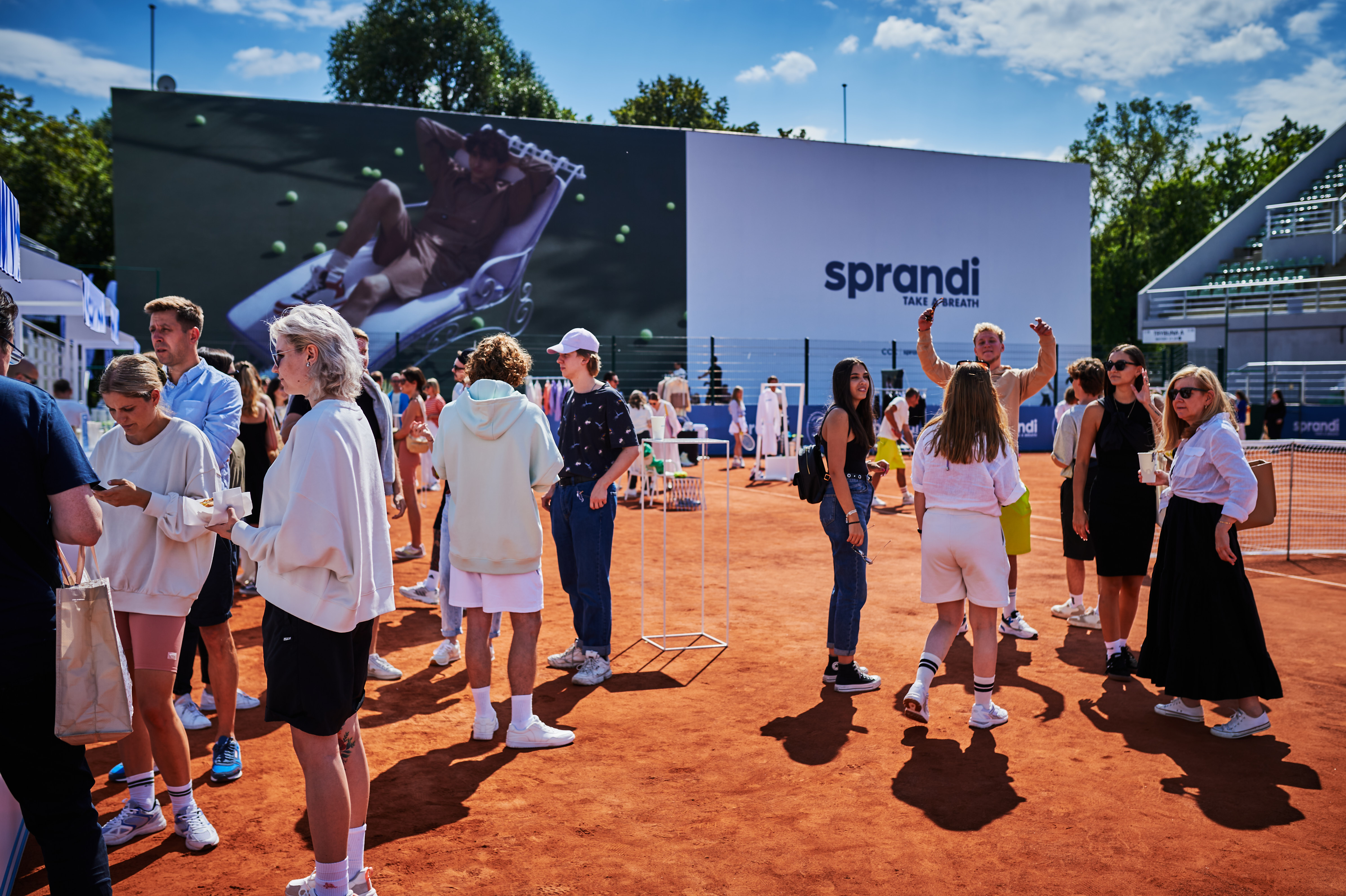 Aktywne popołudnie na korcie tenisowym? Najlepiej w towarzystwie marki Sprandi!