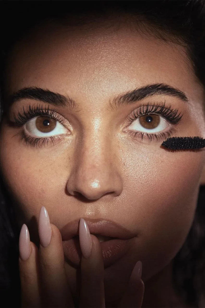 Kylie Jenner przedstawia pierwszą mascarę w historii swojej marki