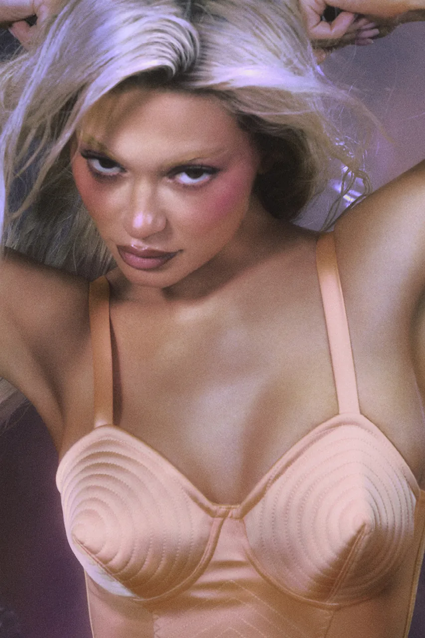 Kylie Jenner przemienia się w cyber syrenę w kampanii reklamowej Jean Paul Gaultier na sezon SS23
