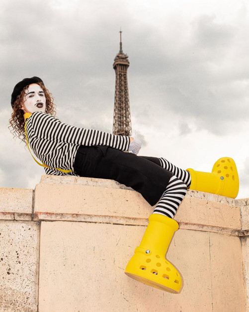 MSCHF x Crocs, czyli Big Yellow Boots, które podbijają social media