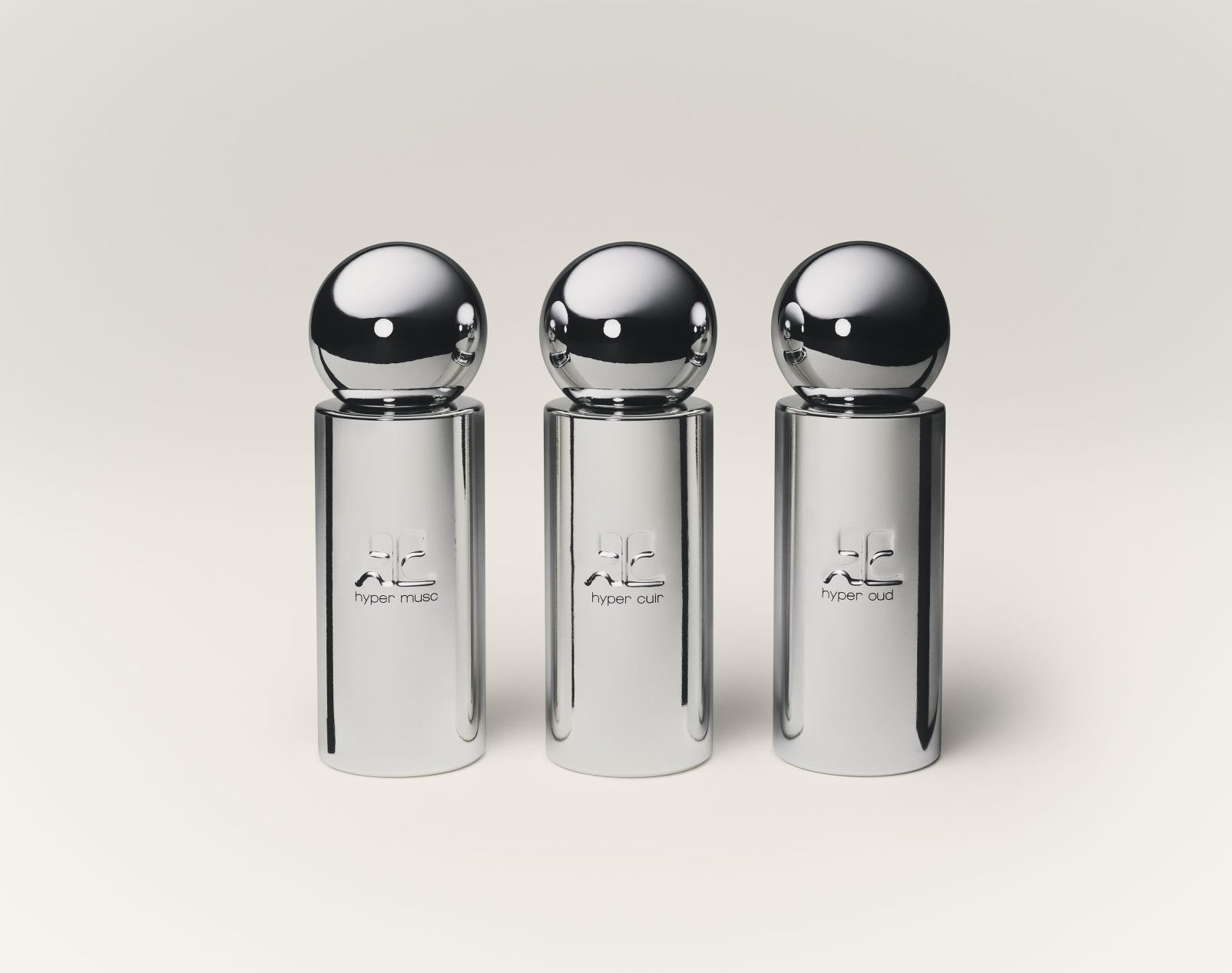 Kolekcja trzech odważnych wód perfumowanych od marki Courrèges zamknięta w geometrycznych flakonach