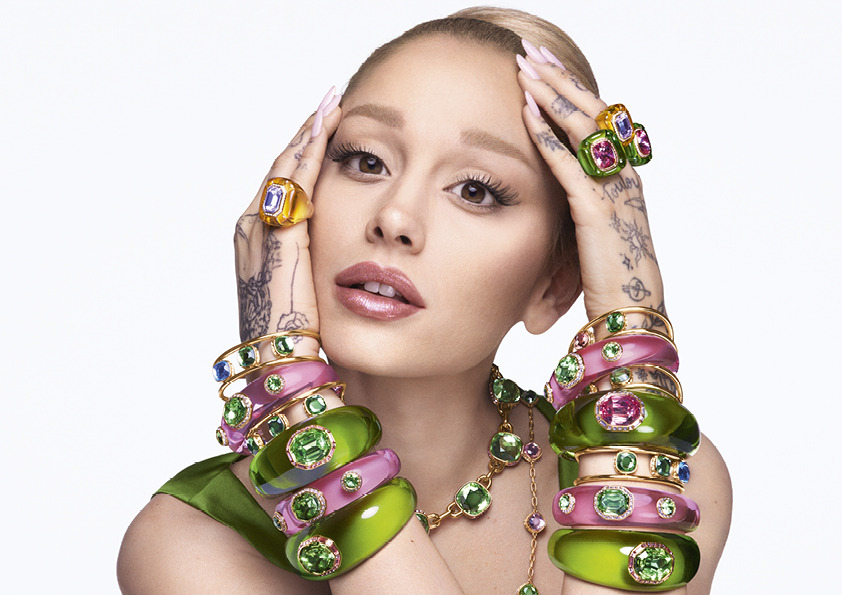 Swarovski rozpoczyna kampanię wiosna-lato 2025 z udziałem Ariany Grande