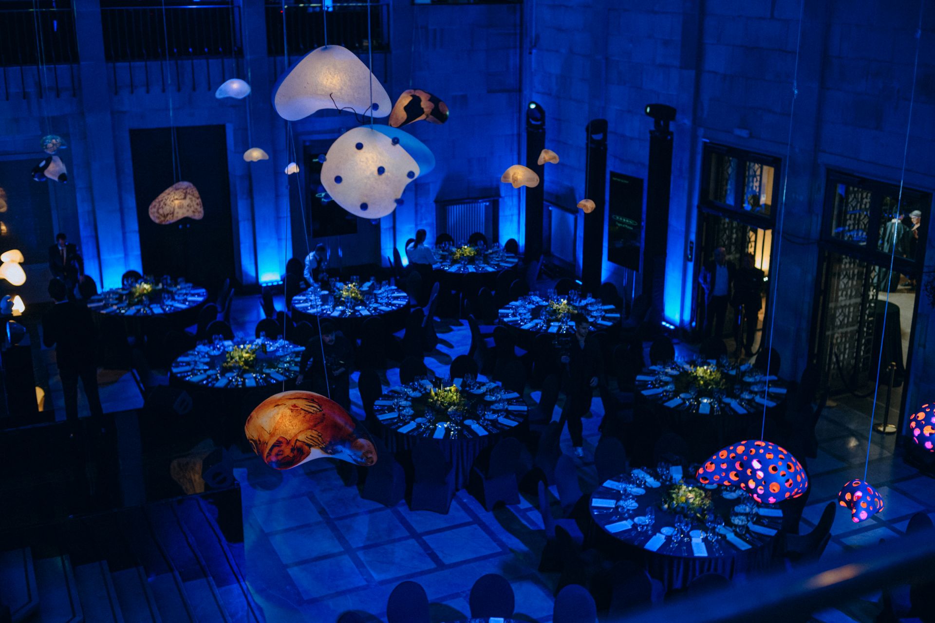 Rekordowa aukcja dobroczynna Spragnieni Piękna. Obiekty świetlne zlicytowane za ogromną sumę