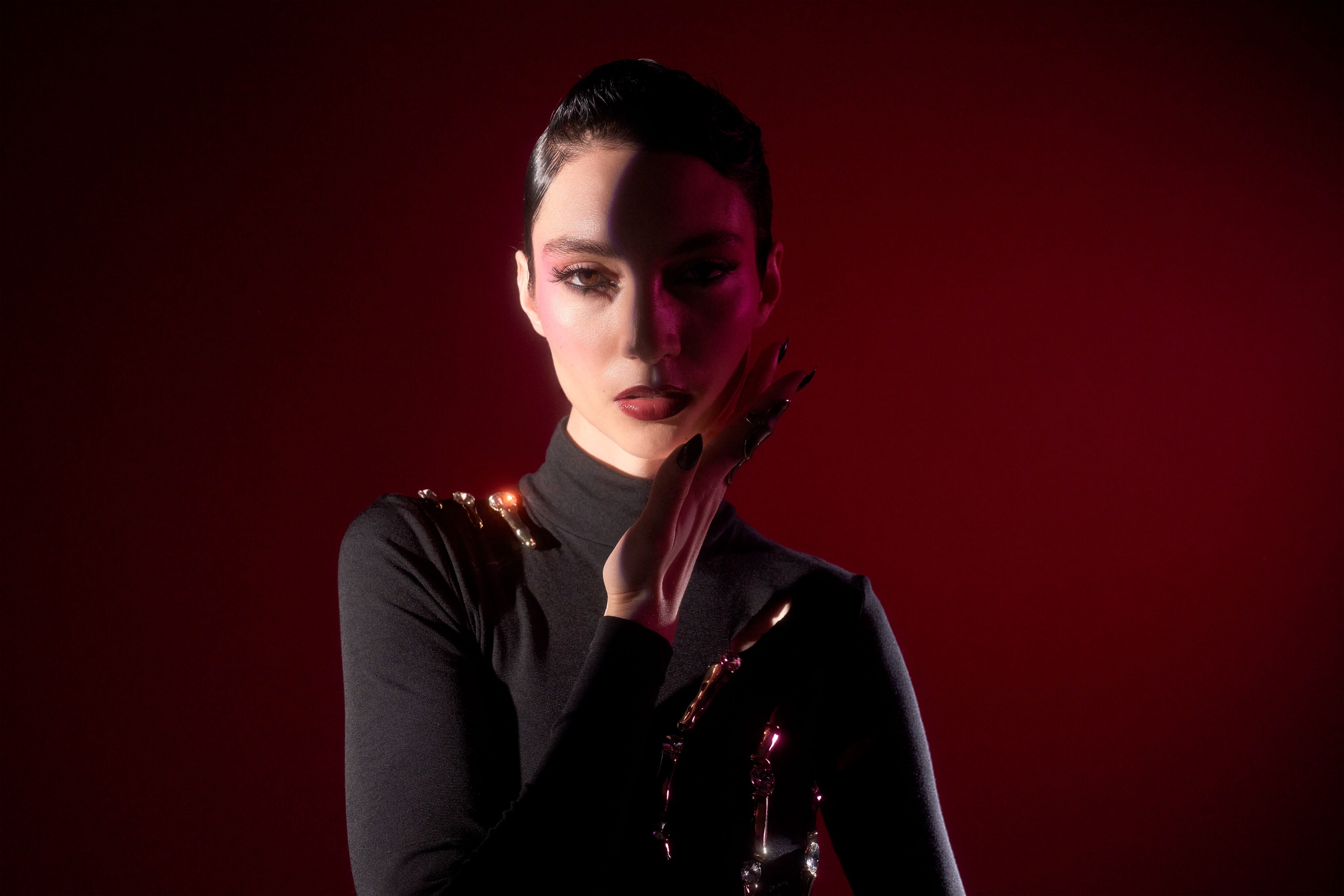 HALLOWEENOWY MAKE-UP STRASZY TYLKO DO PÓŁNOCY. DOUGLAS ZDRADZA BEAUTY TRIKI PROSTO Z TIKTOKA NA EKSPRESOWY DEMAKIJAŻ!