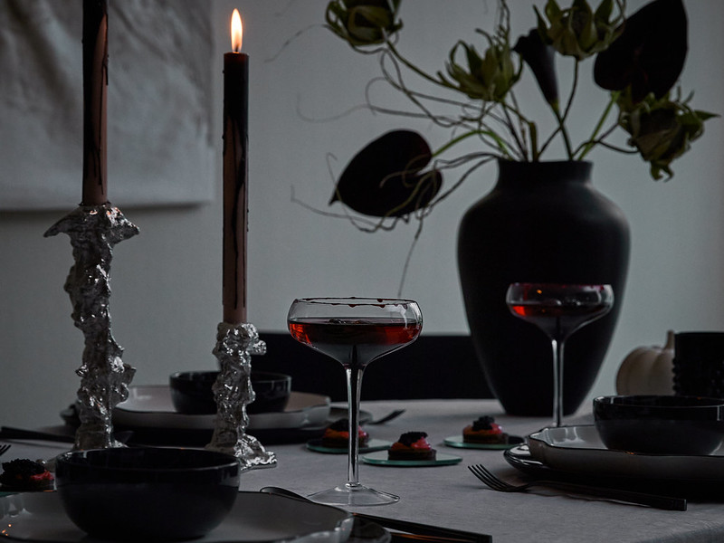 Westwing prezentuje: Czerń, biel i chrom – stylowe przyjęcie na Halloween