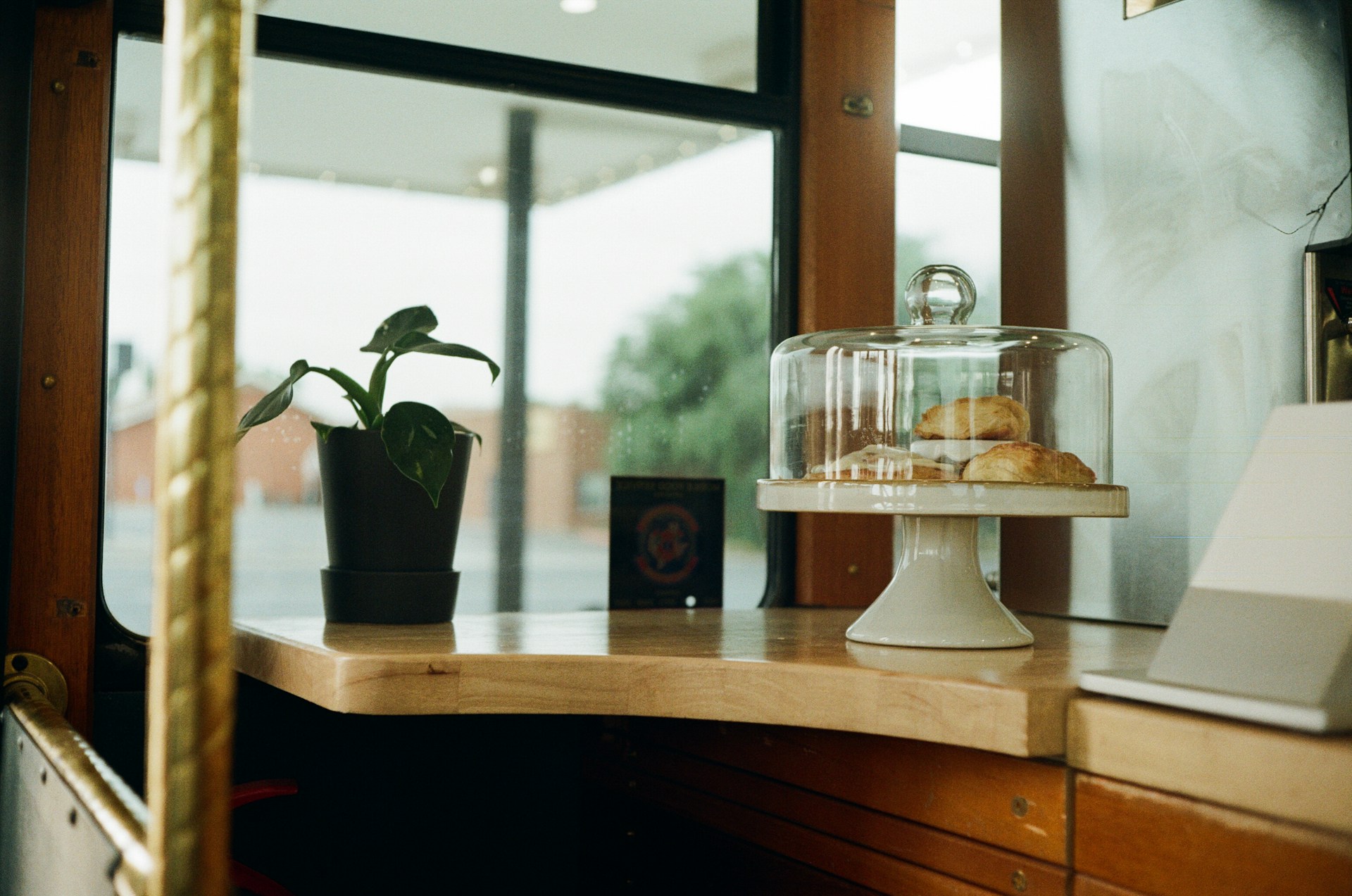 Designerskie kawiarnie – jak wnętrze wpływa na doświadczenie klienta