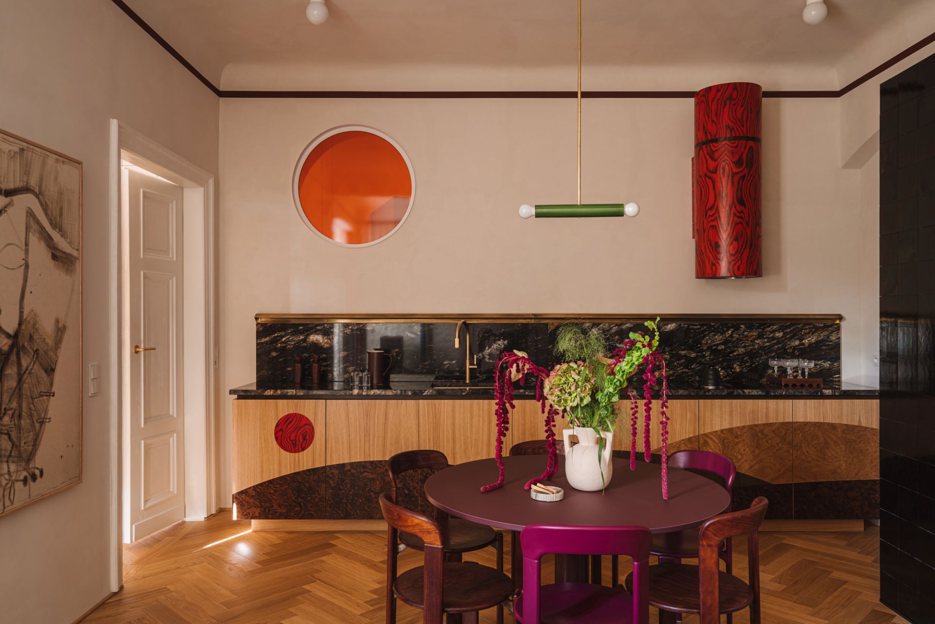 Faktury, które budują emocje. Mokotowska kamienica w&nbsp;wersji high craft