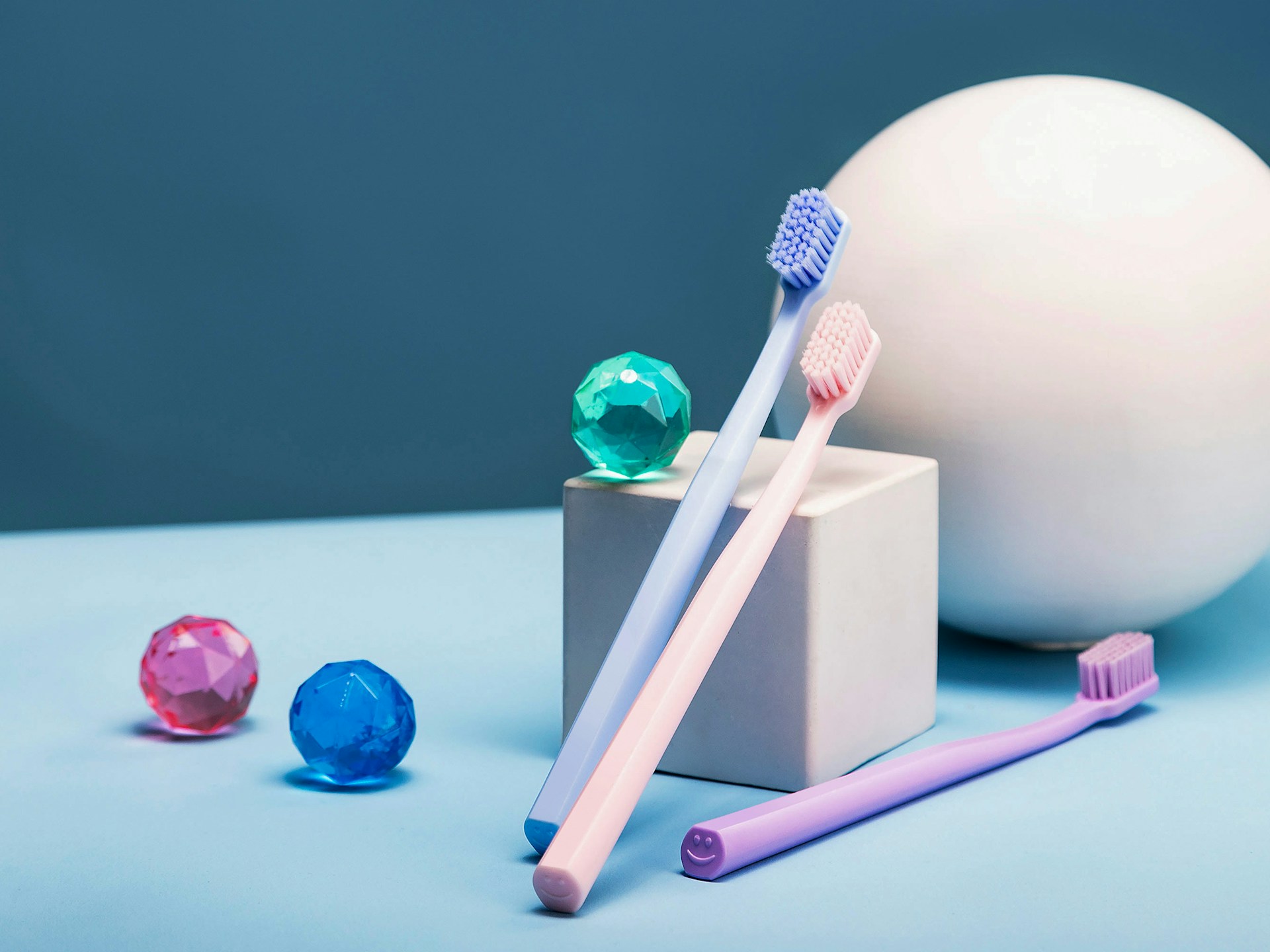 Codzienna pielęgnacja zębów – ile naprawdę potrzeba czasu i&nbsp;jak poprawnie myć zęby?