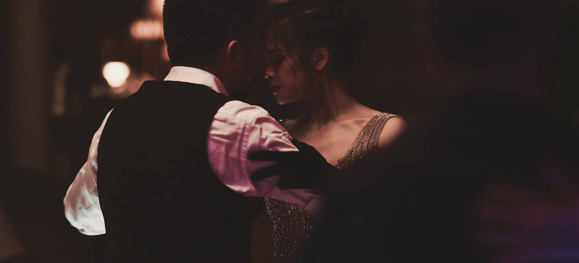 Tango argentyńskie – taniec emocji, bliskości i niewidzialnego dialogu