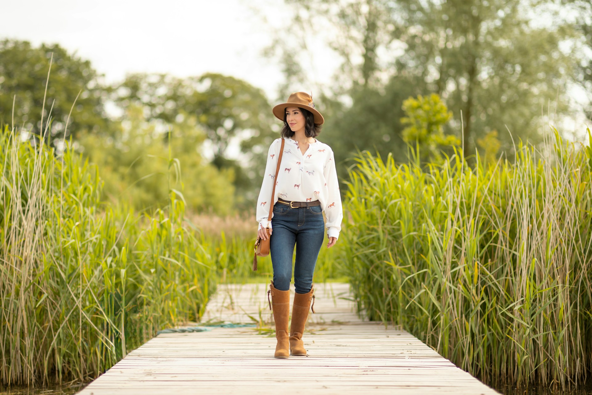 Kolorowe skóry w&nbsp;butach i&nbsp;akcesoriach – jak utrzymać intensywne odcienie bez&nbsp;blaknięcia?