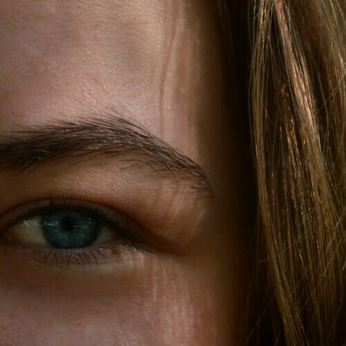 Rzęsy i brwi w zimowym klimacie:...