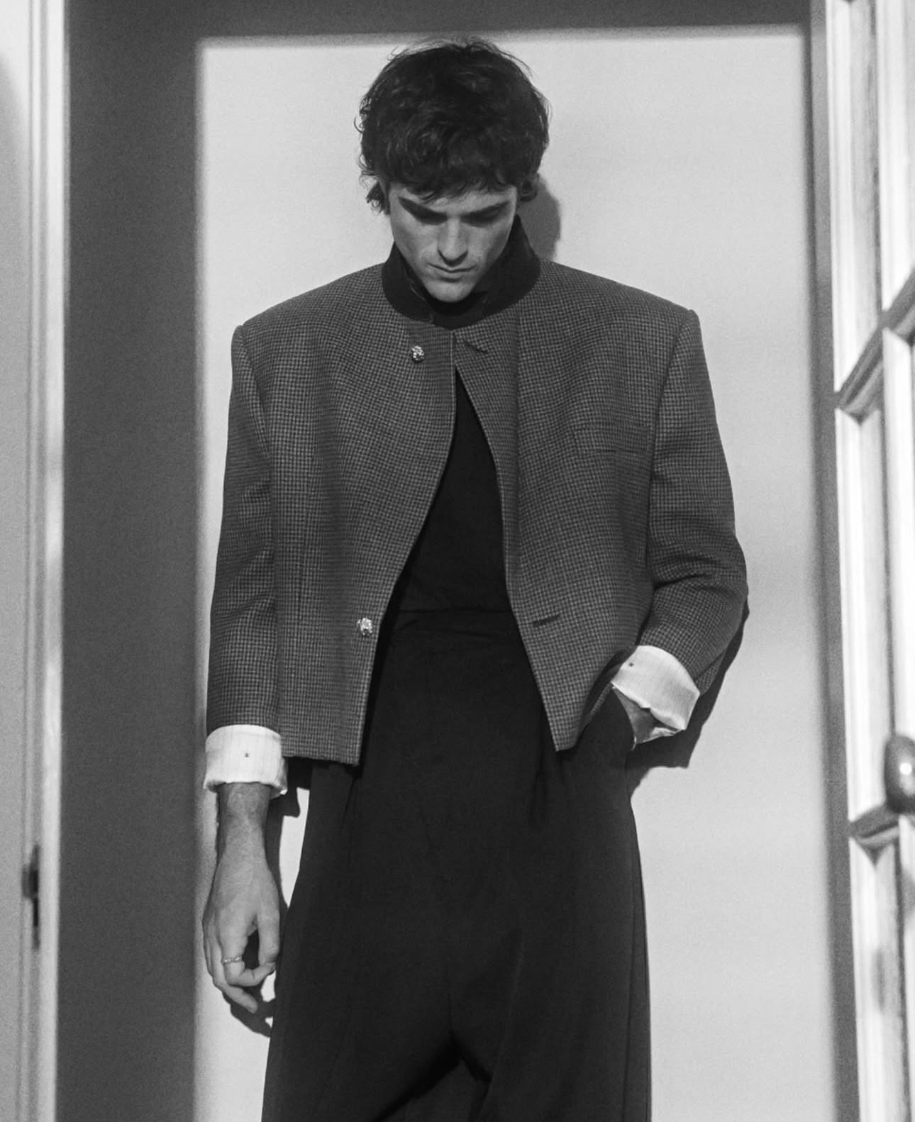 Bad Bunny i&nbsp;Jacob Elordi łamią zasady: dlaczego mężczyźni noszą Chanel i&nbsp;Schiaparelli 