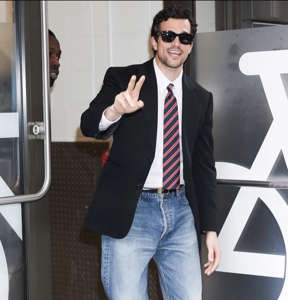 Styl Paul Anthony Kelly’ego: współczesna interpretacja estetyki Kennedy’ego 